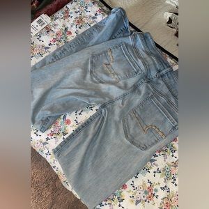American Eagle Light Wash Skinny Jeans